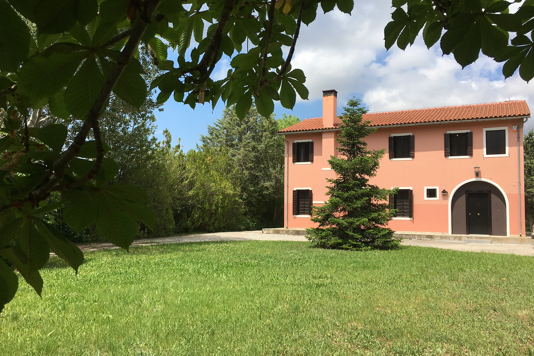 The Choice of the Arch as Francia Casa's Logo: Embracing the Essence of Mediterranean Architecture